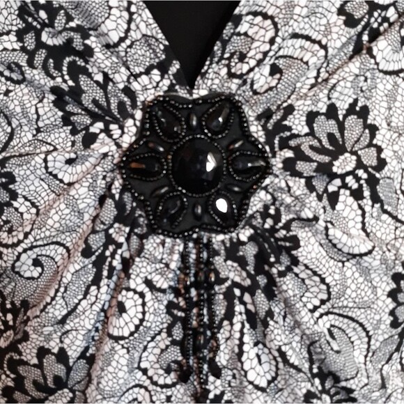 Elementz b&w floral lace blouse - Picture 3 of 6